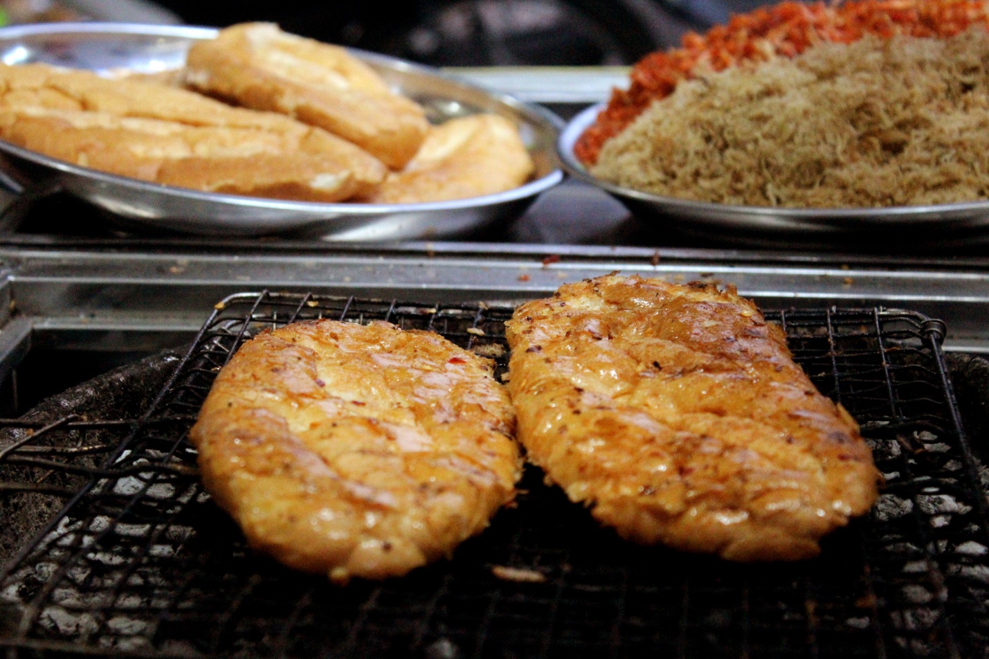 Grilled Banh My in Saigon is grilled by coal stove