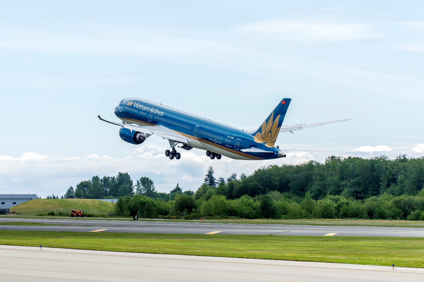 Vietnam Airlines serve route to Myanmar with qualified servicesVietnam Airlines serve route to Myanmar with qualified services