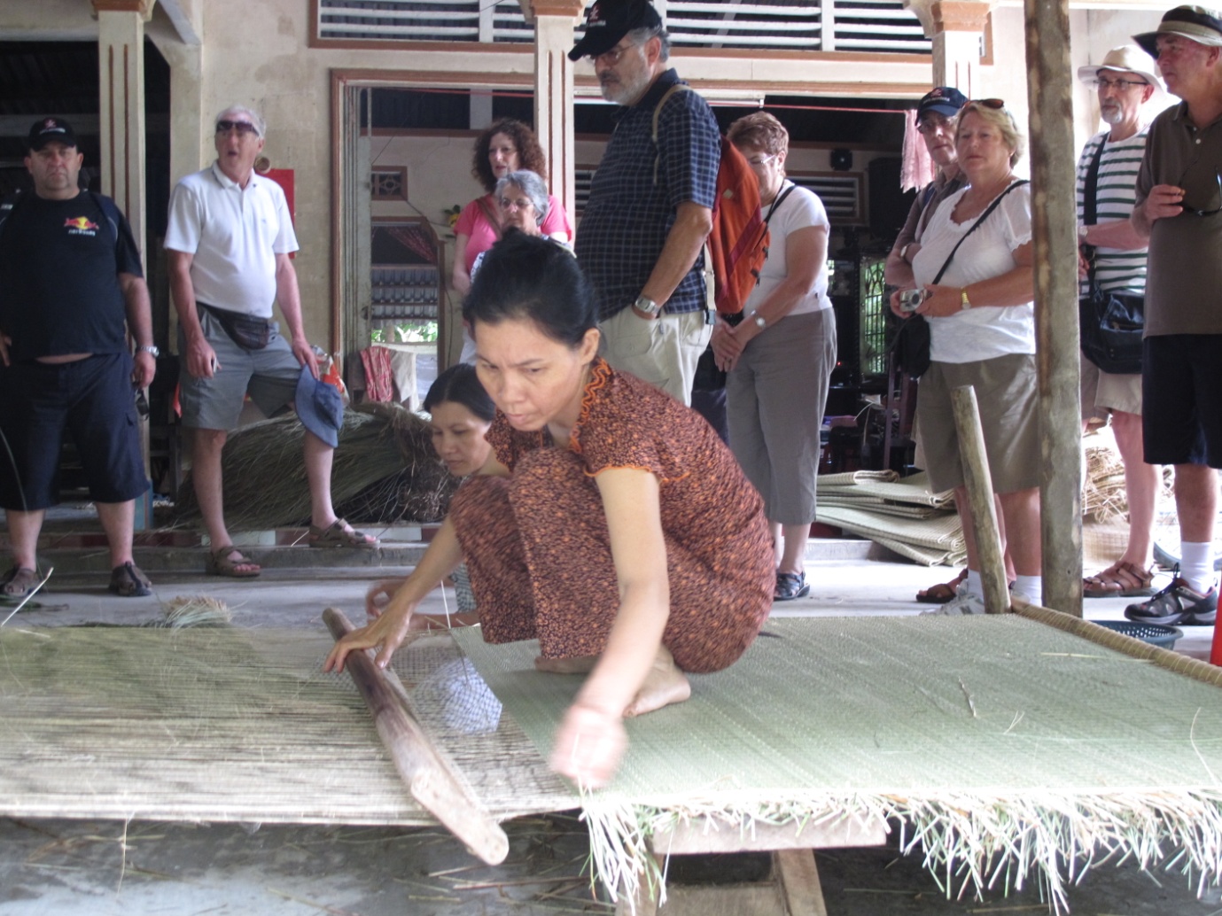 A chance to look at fine handicraft items made from coconut materials