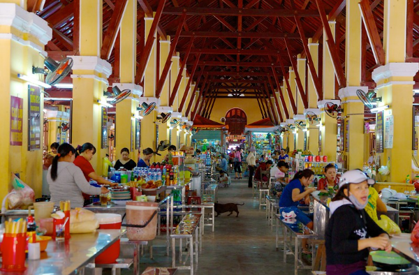 Food area of Hoi An market 