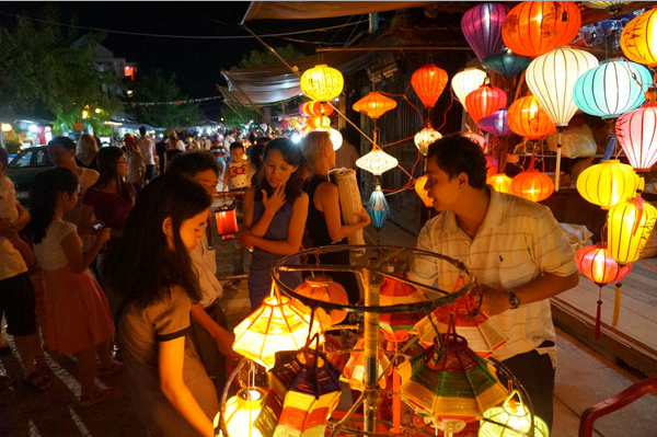 The beauty of Nguyen Hoang night market