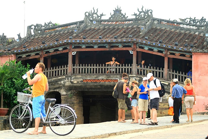 Tourists visited Cau bridge in Hoian 