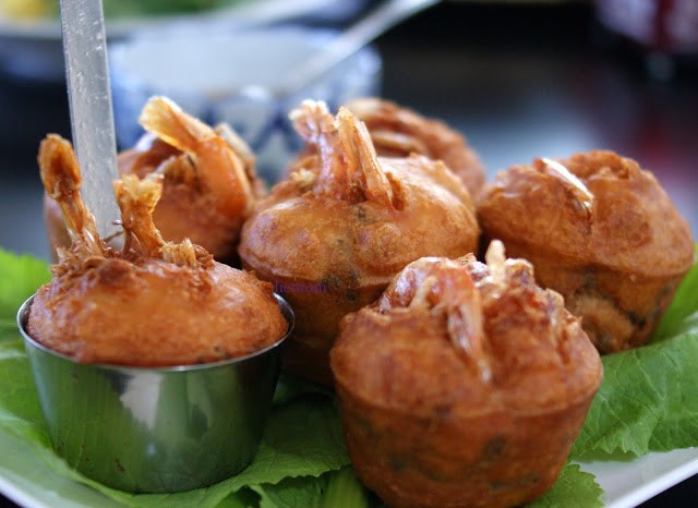 Banh Cong is fried with metal paddles 