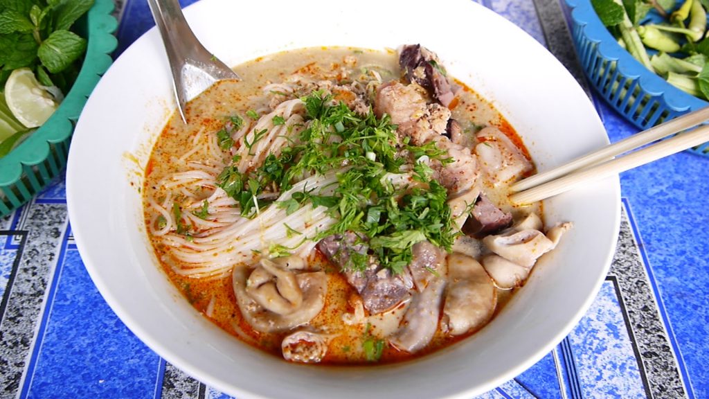 Khao Poon (Rice Vermicelli Soup)