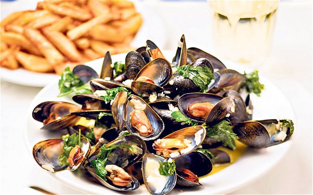 Enjoy mussels in Hoian