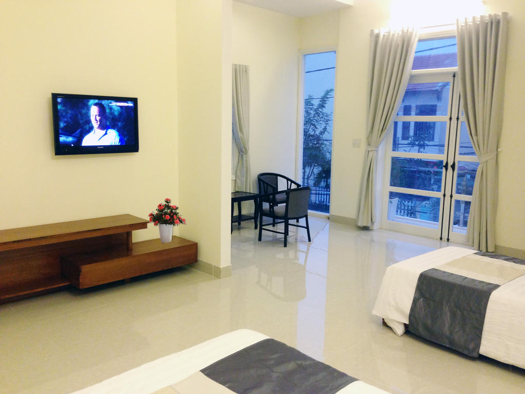 The large and comfortable bedroom in Hoian Emerald Waters Hotel and Spa