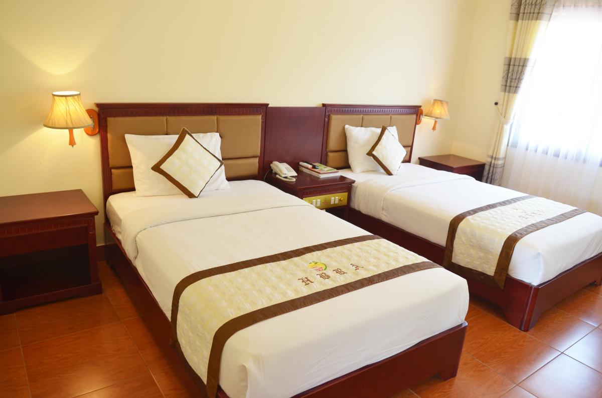 The warm bedroom in Hoian Silk Marina Resort and Spa 