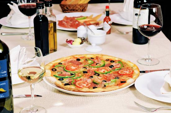 A good meal with a delicious pizza at Pendolasco