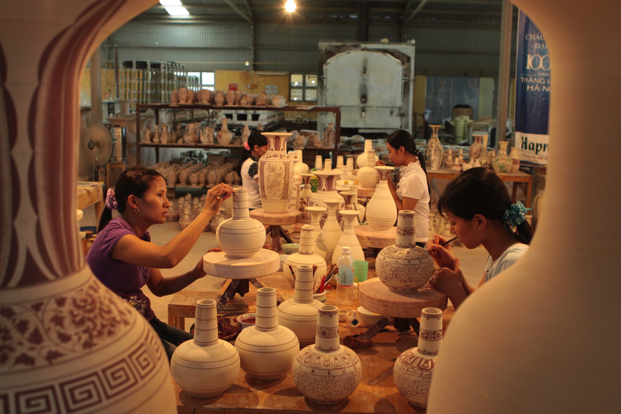 Admiring the talent of artisans on pottery