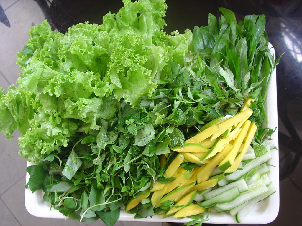 Some kinds of fresh vegetable to eat with Banh Xeo