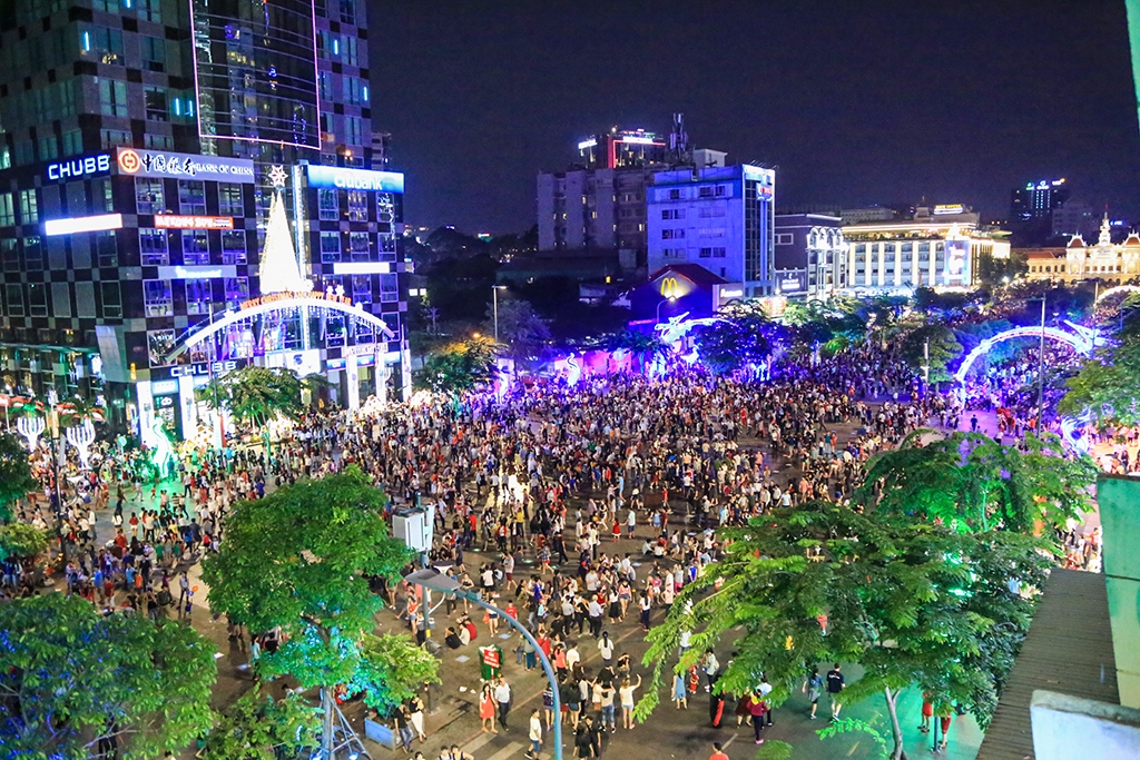 Nguyen Hue walking street in crowded time