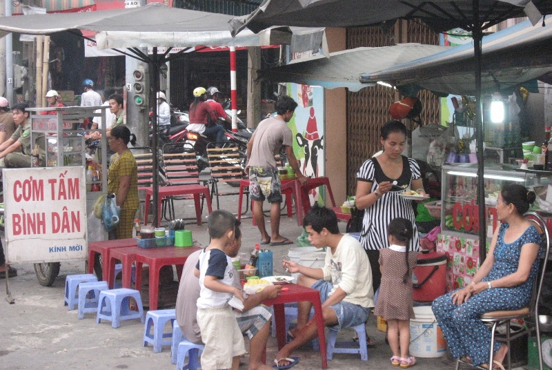 Quán cơm bình dân is everywhere in Vietnam