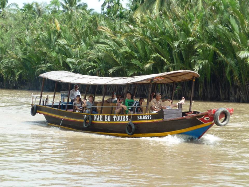 Travel to Ben Tre by boat