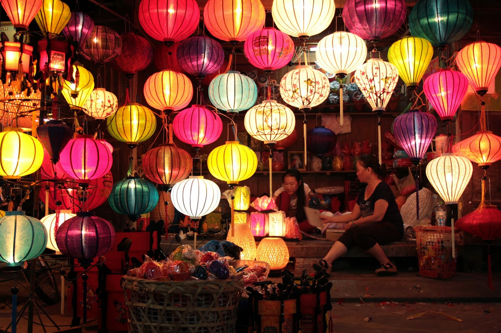 Contemplate colorful lanterns in Hoian is a wonderful experience