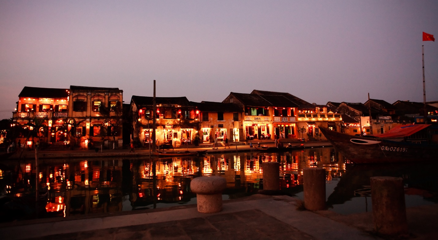 The peace of Hoian at night