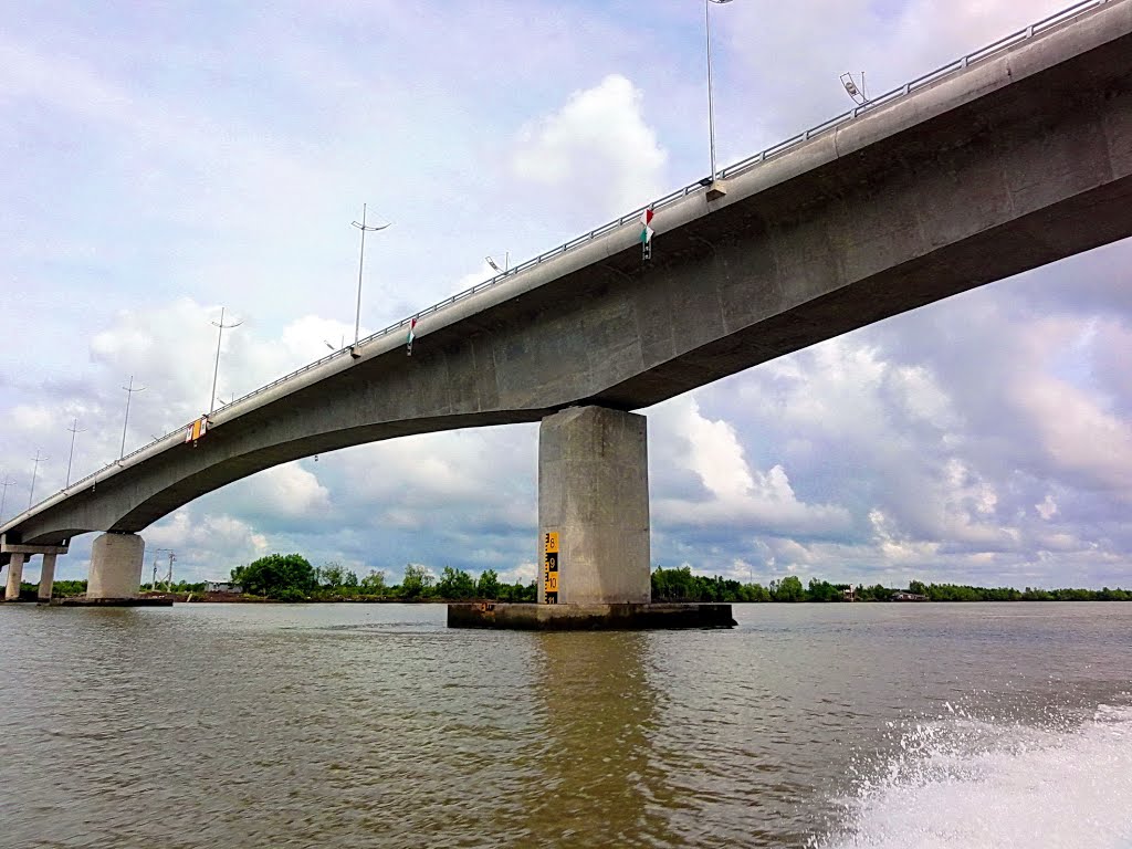 There are many mysterious stories for you to explore about Nam Can Bridge