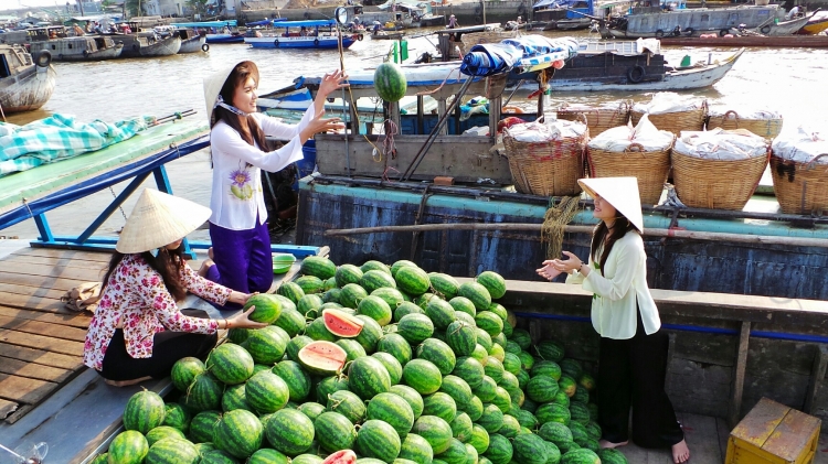 A daily scene of trading on at the floating market in Mekong Delta