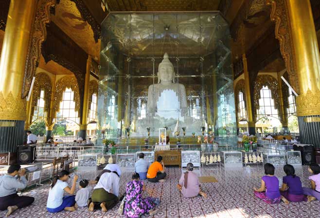 Ceremonies in Mandalay’s festival