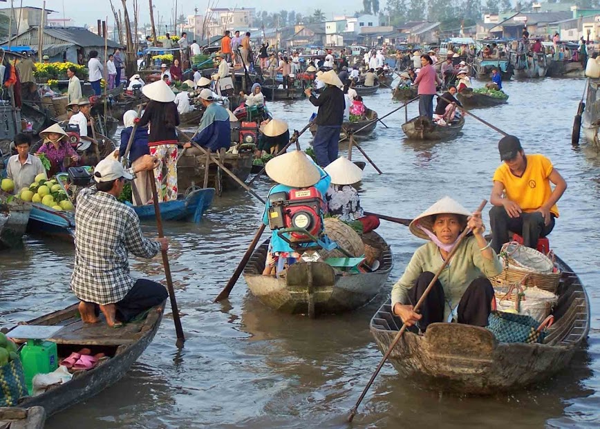 Phong Dien floating market