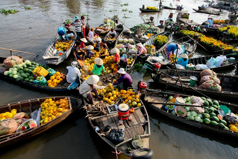 Phong Dien floating market