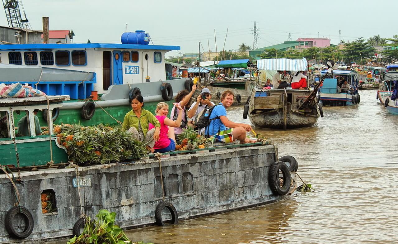 Tra On floating market