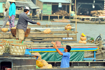 Floating market in Mekong