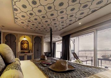 Jahan-Cruise-bedroom