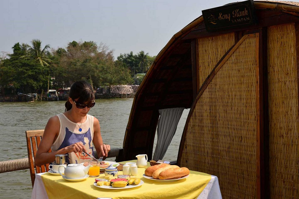 Song Xanh sampan mekong river cruise 