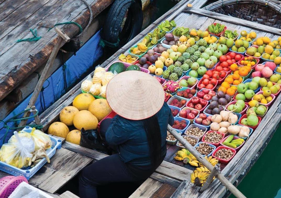 Tra On floating market Mekong River