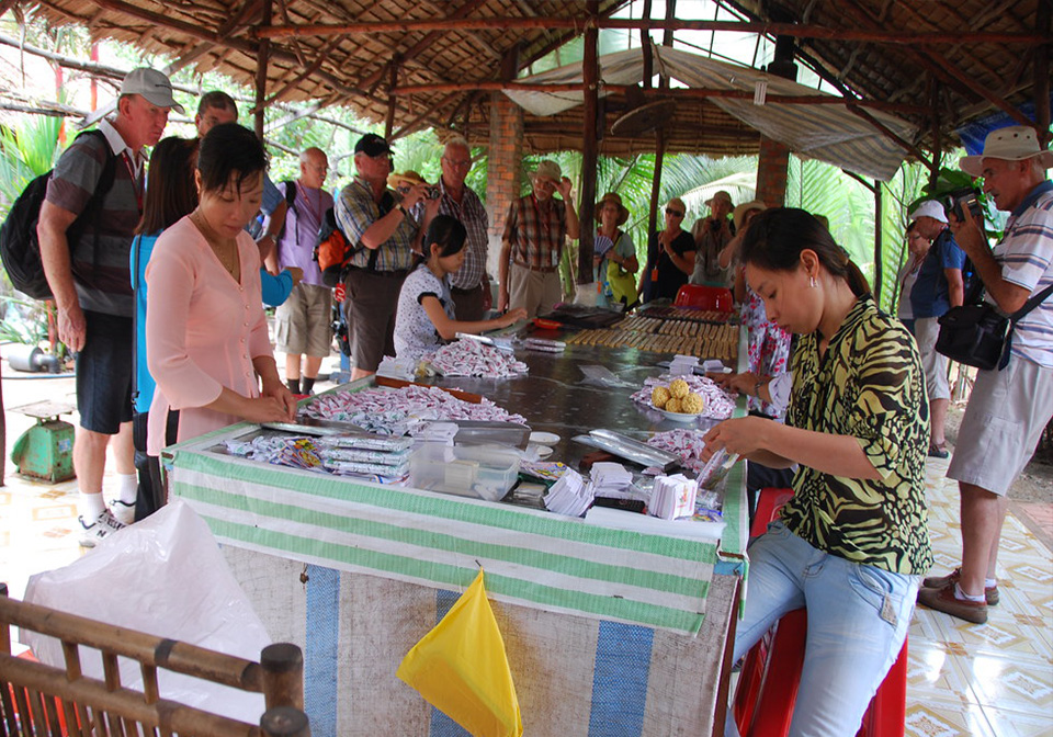 A coconut candy making workshop in Ben Tre