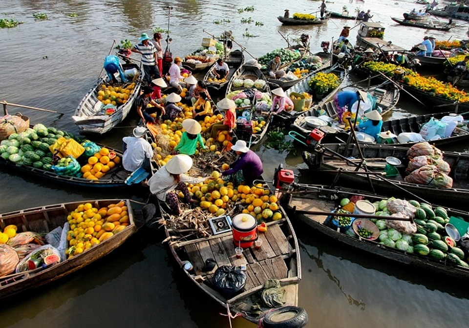 Cai Be floating market