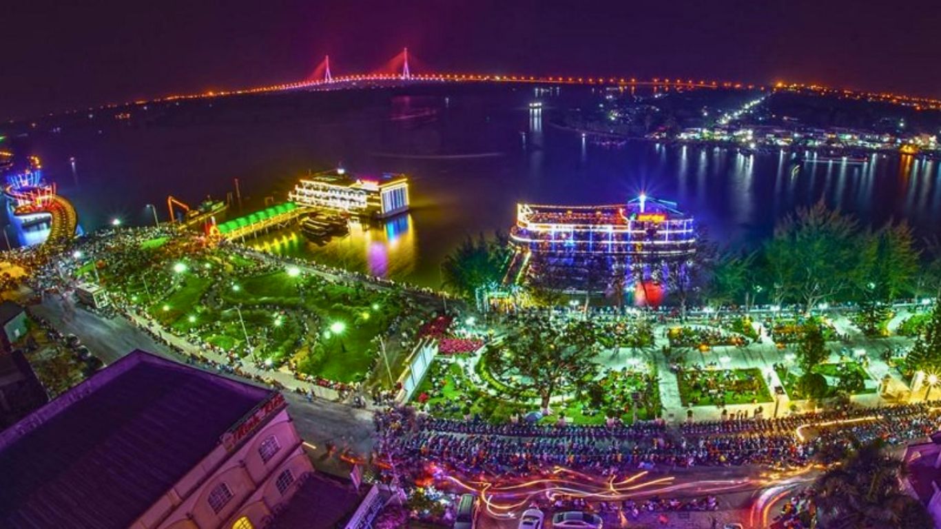 Ninh Kieu pier